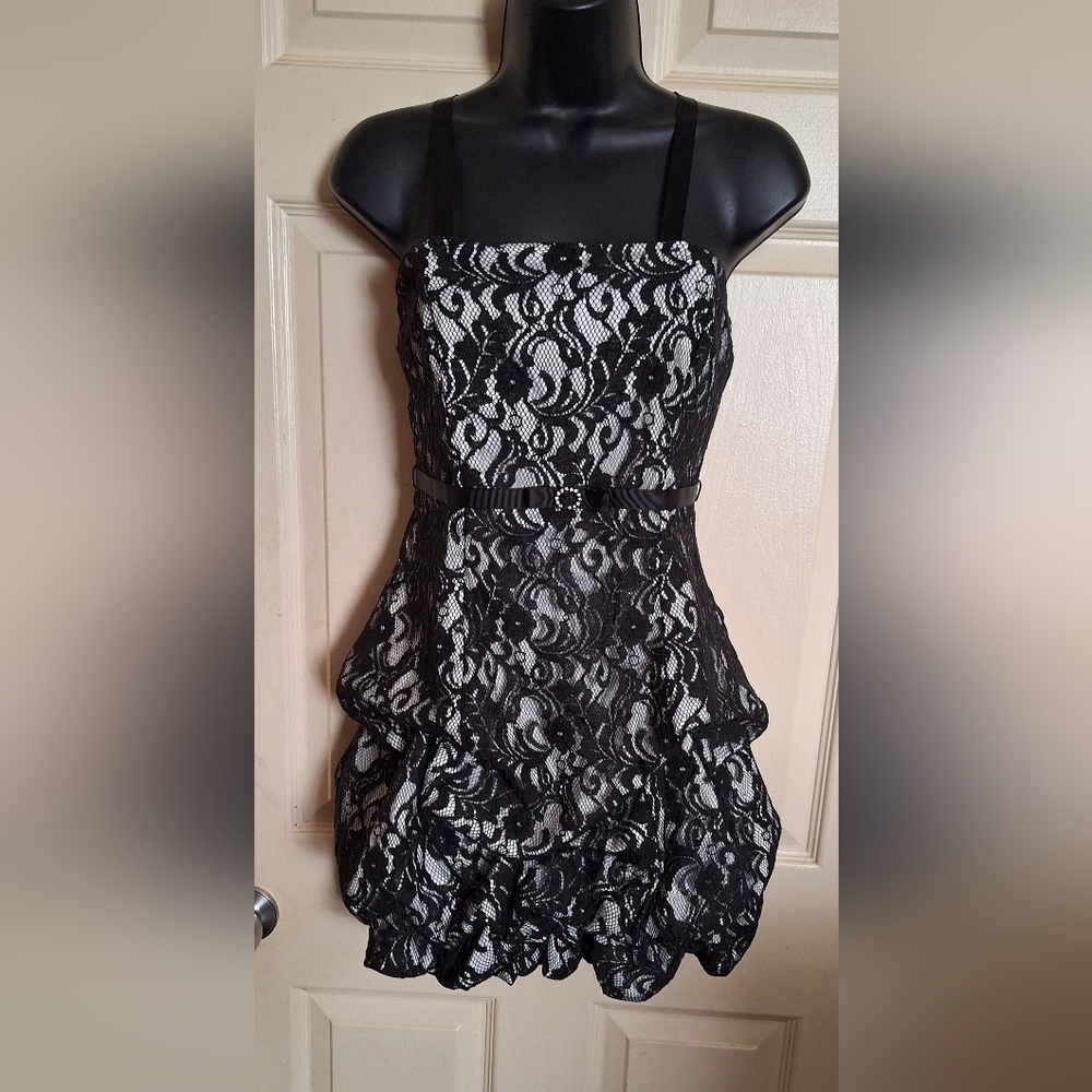 City triangles cocktail /prom dress lacy size 7